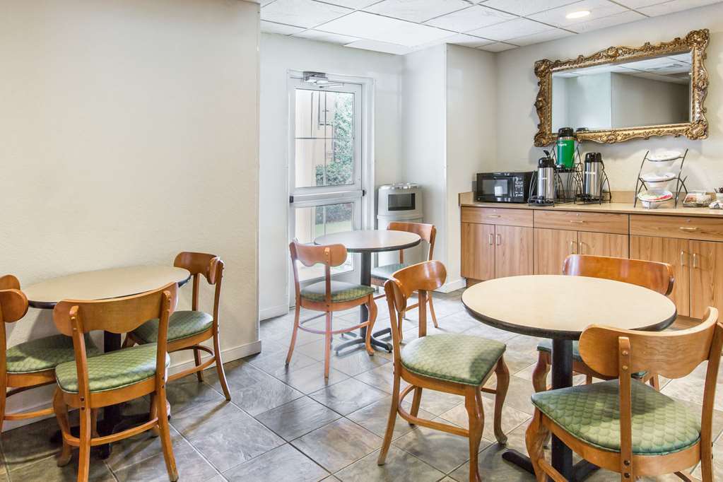 Quality Inn & Suites Robbinsville Konforlar fotoğraf