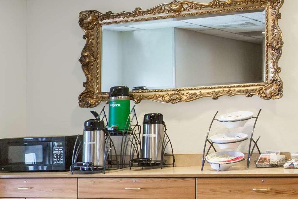 Quality Inn & Suites Robbinsville Konforlar fotoğraf