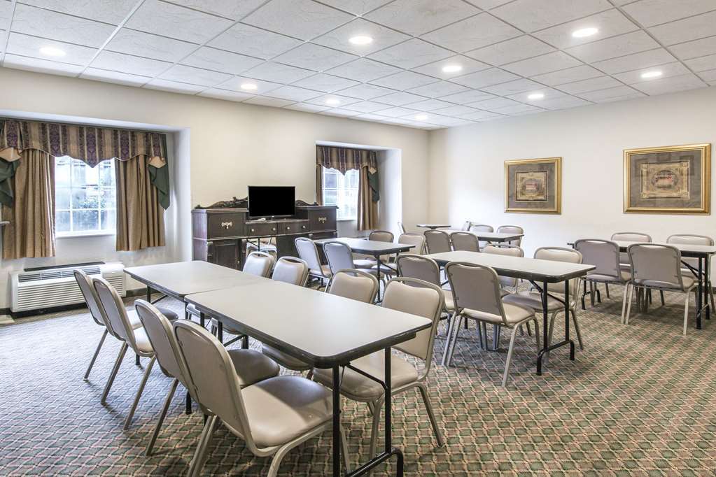Quality Inn & Suites Robbinsville Konforlar fotoğraf