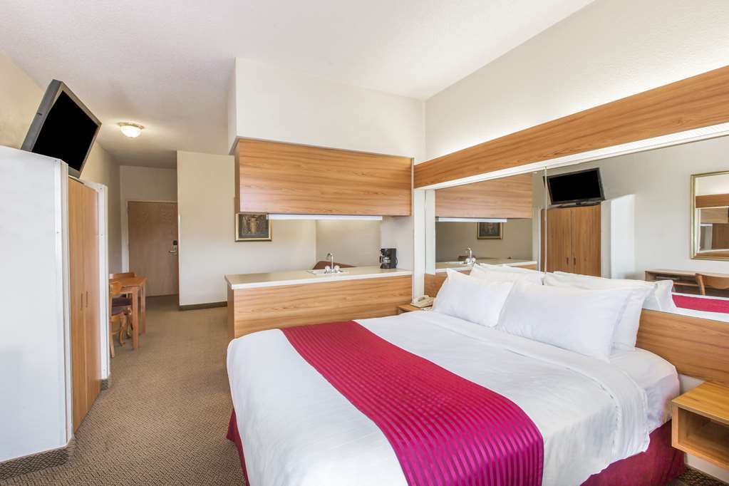 Quality Inn & Suites Robbinsville Oda fotoğraf